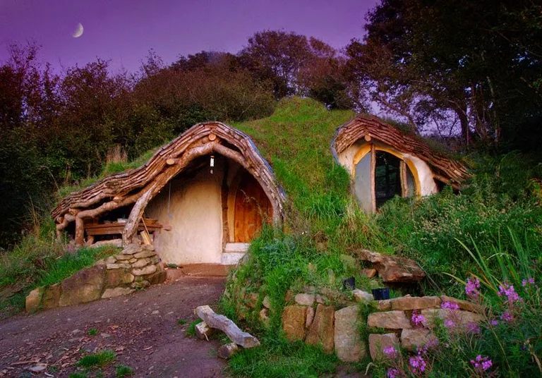 10 Best and Amazing Cave houses 08