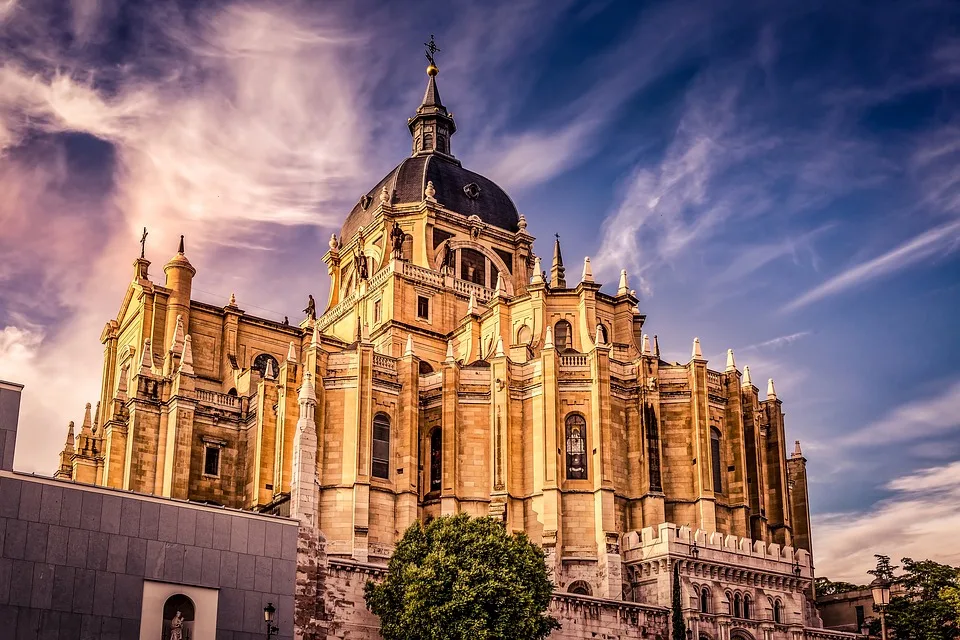 Breathtaking Catedral de Almudena in Madrid
