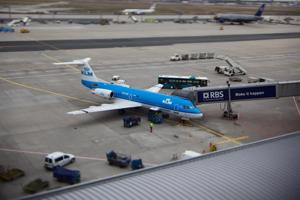 finding-all-the-possible-flight-connections