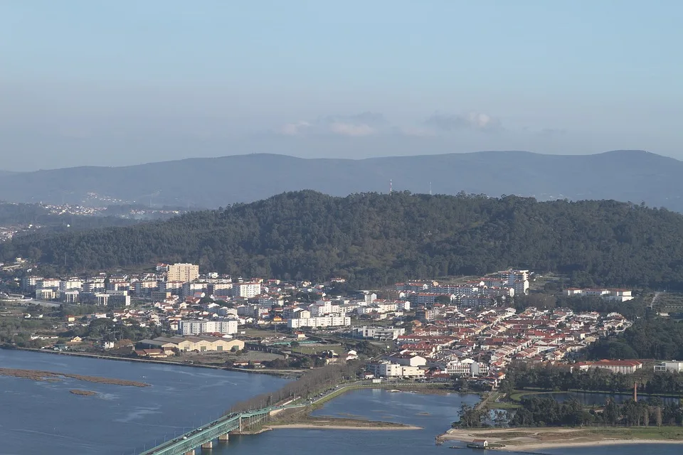 Viana do Castelo and the entrance of Lima River