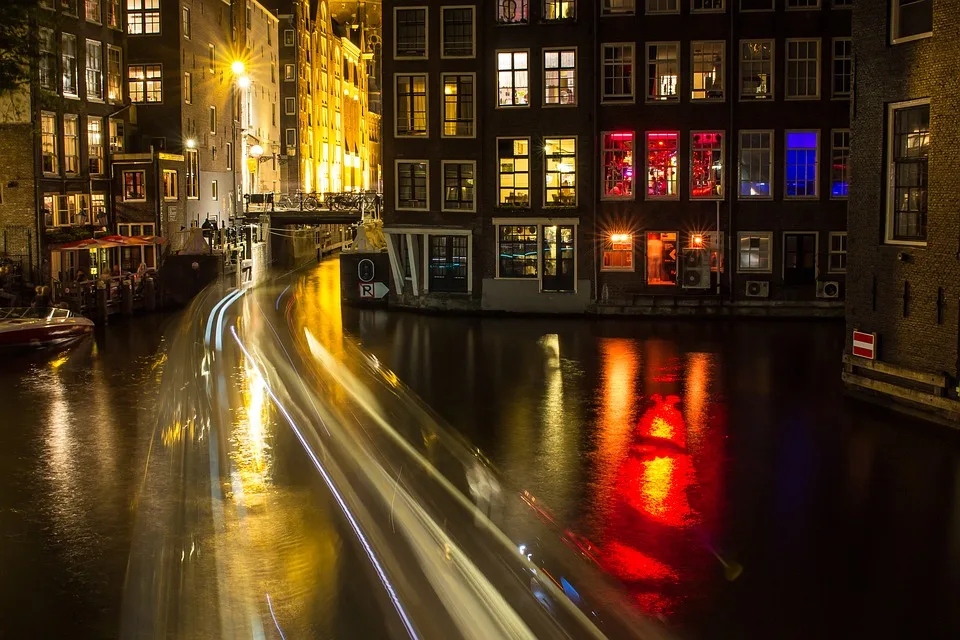 Amsterdam is captivating by night