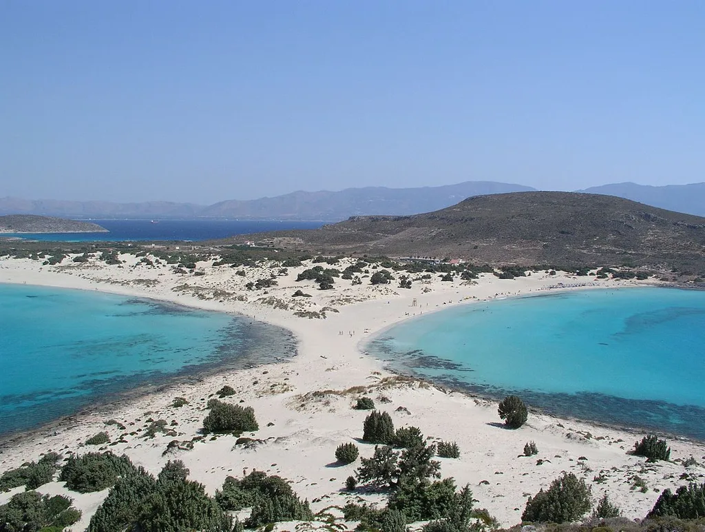 Simos beach is divided into two parts