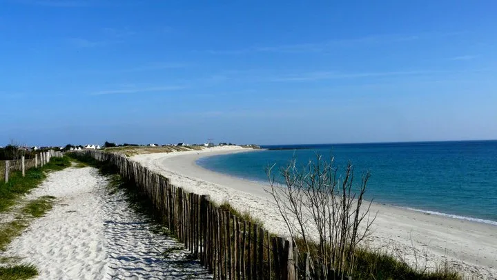 Long white-sand beach of Sables Blancs