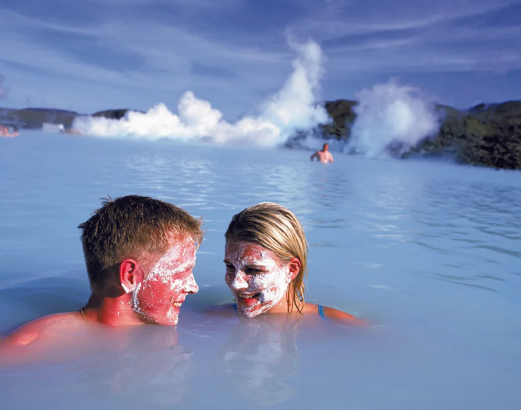 A couple enjoying a mud mask in the Lagoon