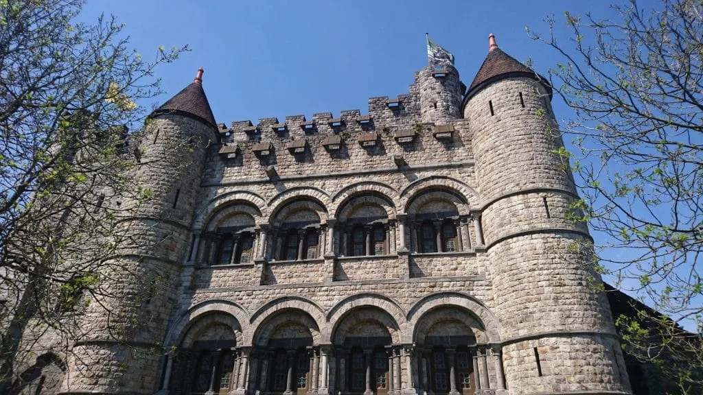 11-karlien-castle-of-the-counts