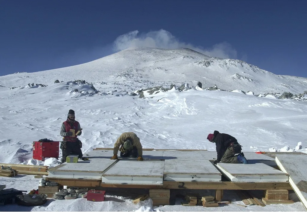 Men constructing a hut in the South Pole