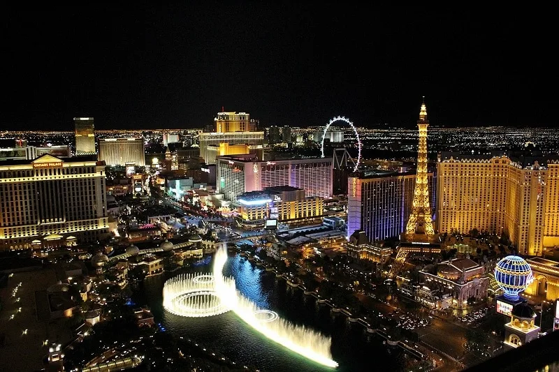 Does Every Guy Become Unfaithful When He Goes To Vegas Without His Lady?