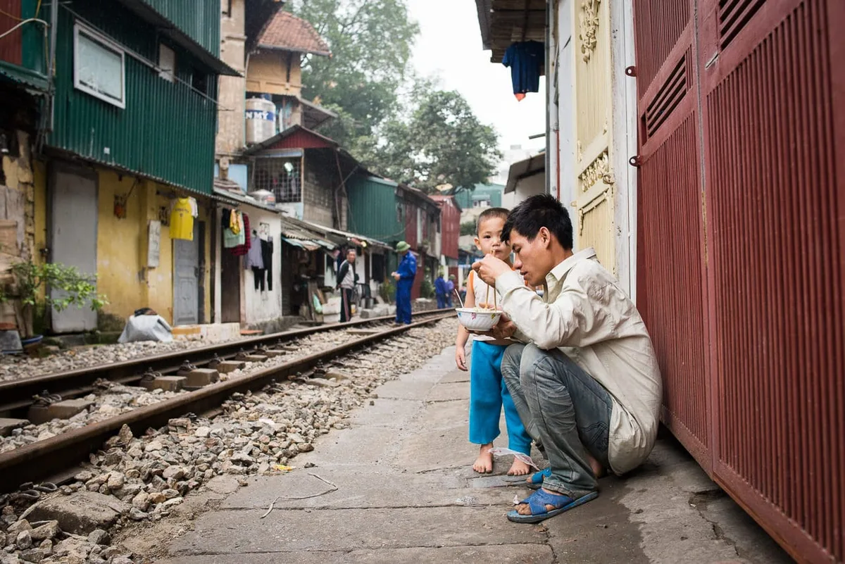 Hanoi Must See: The Railway Street