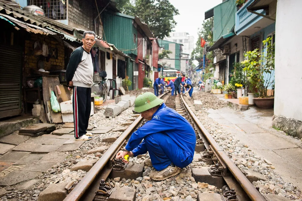 Manual reparing the railway