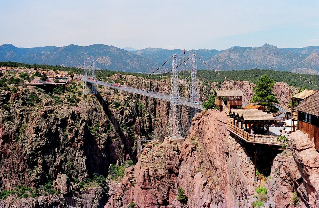 Man-Made Amazing And Adventurous Bridges 04