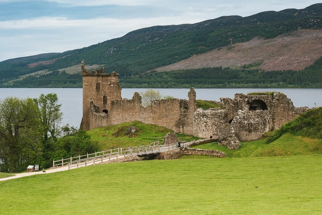 Urquhart Castle in Loch Ness