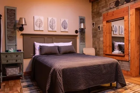 Magnolia suite in Hocking Hills Inn