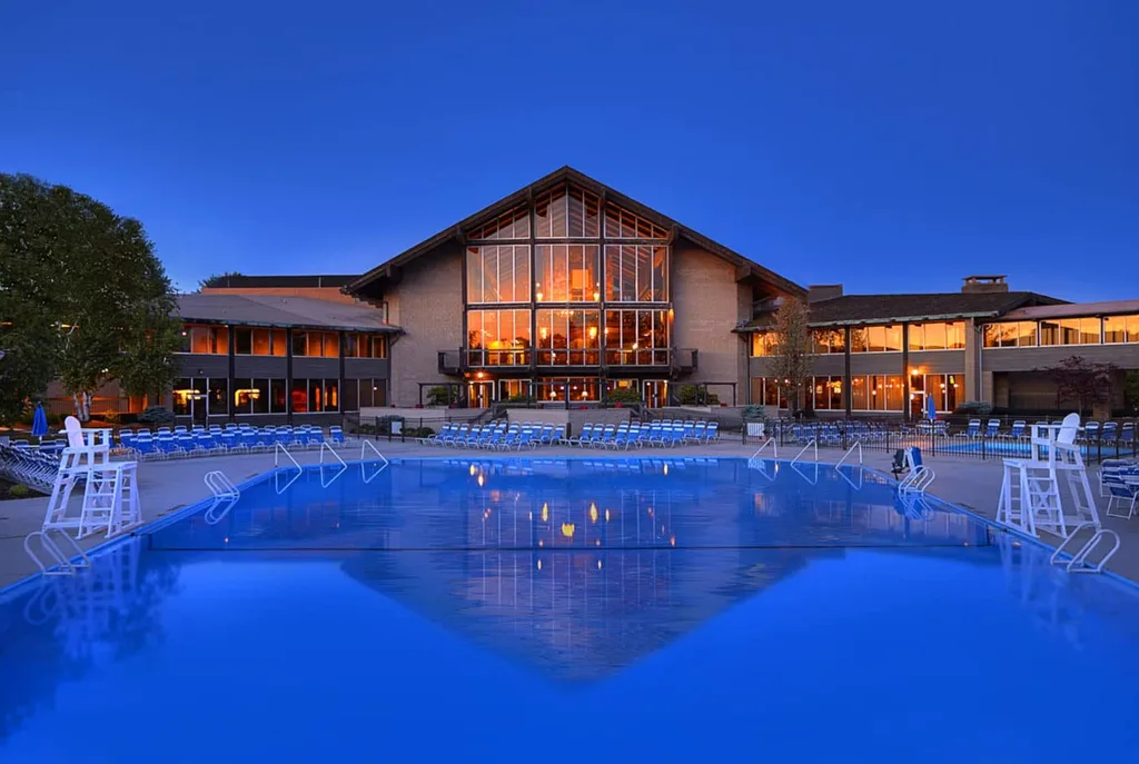 Outdoor pool in Salt Fork Lodge