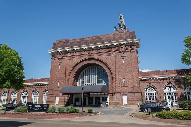 Front view of Chattanooga Choo-Choo Hotel, an elegant brick building with arches.