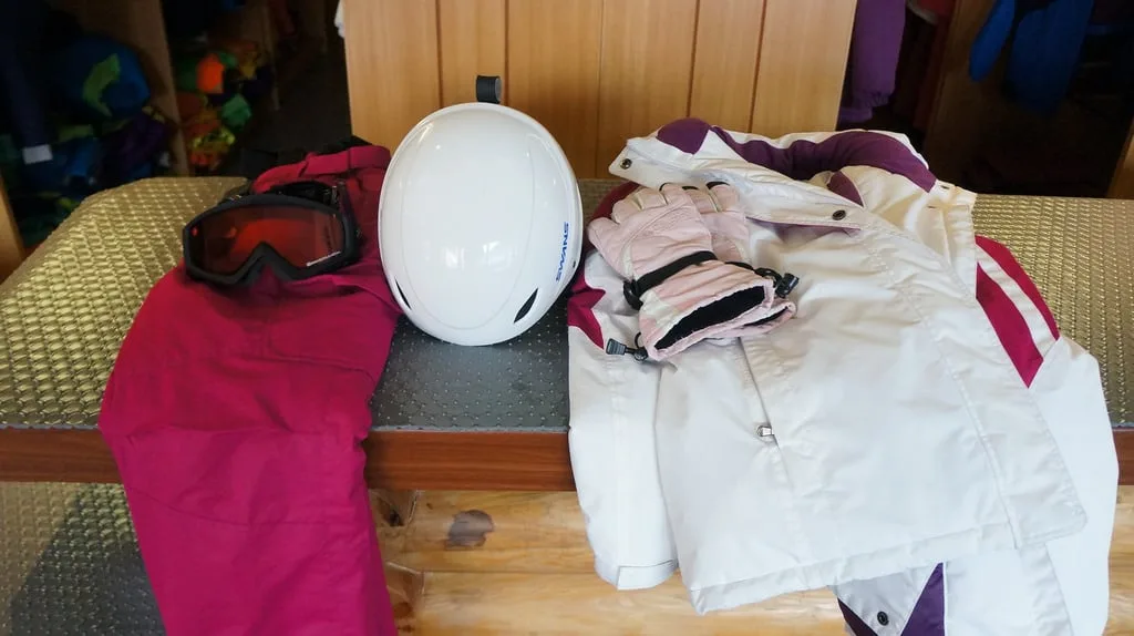 Things to bring on your ski trip 02