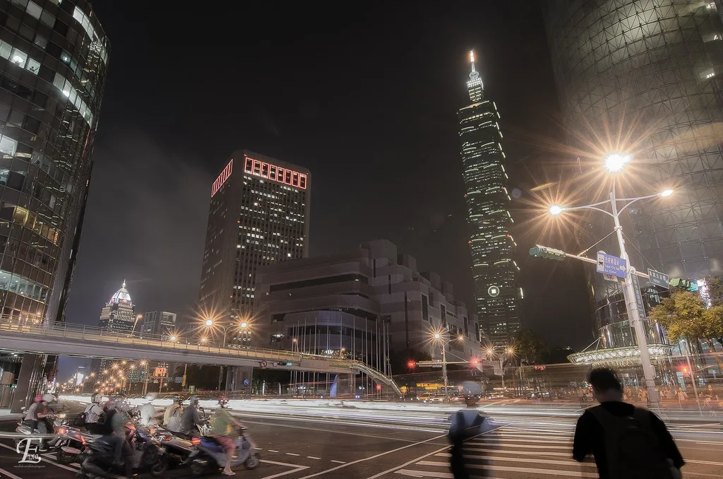 night lights in taipei