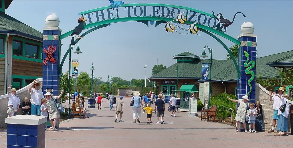 Entrance to Toledo Zoo